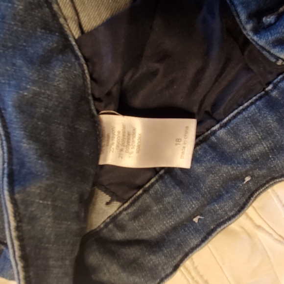 Denim shorts - Picture 3 of 4